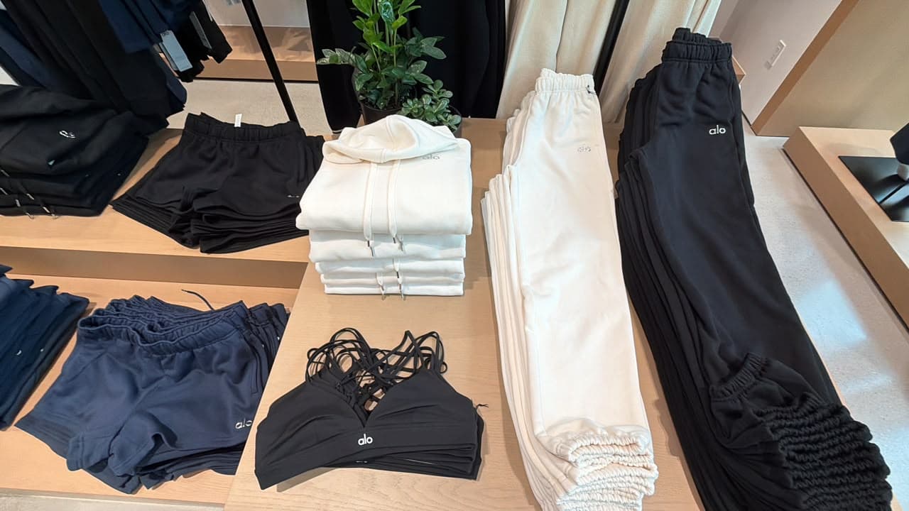 Ropa deportiva Alo: joggers, tops y shorts