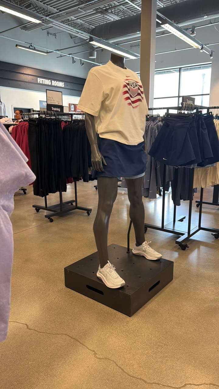 Camiseta USA y falda short Nike