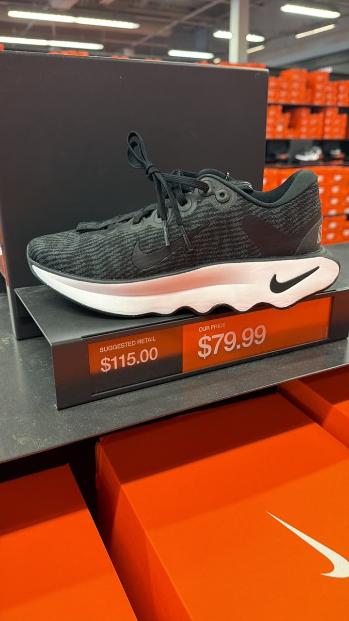 Zapatillas Nike Motiva negras
