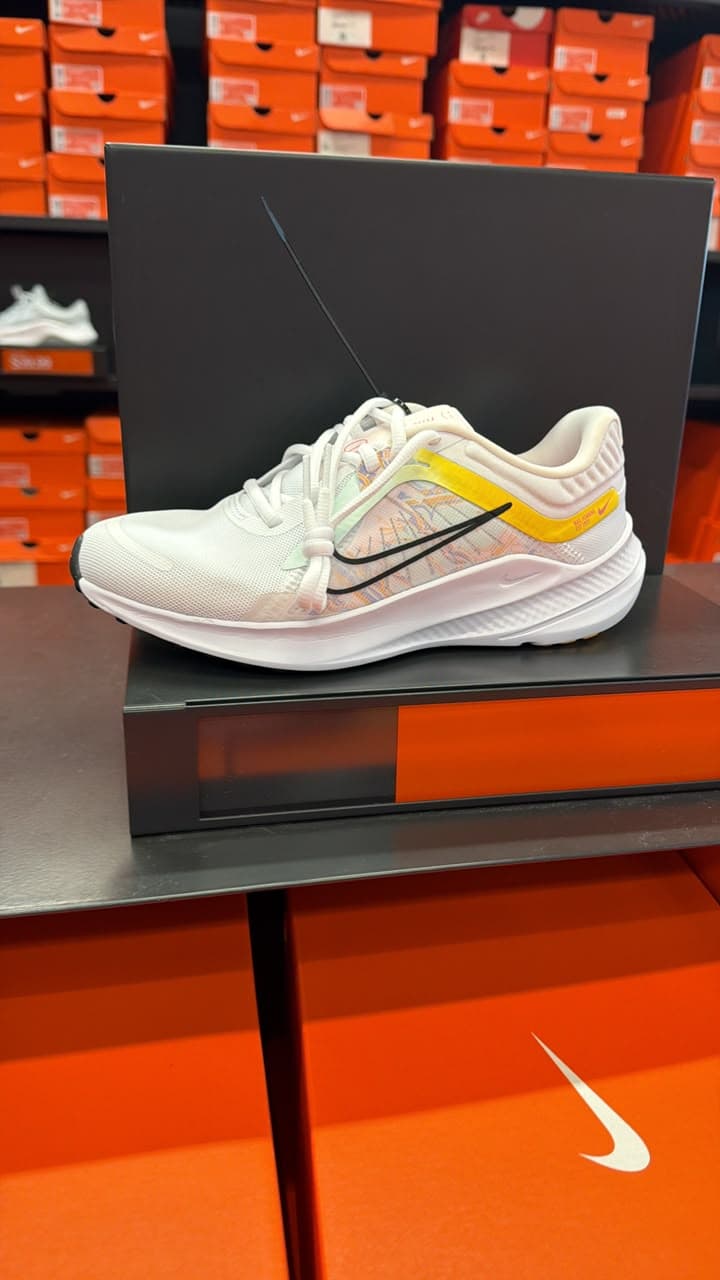 Zapatillas Nike Quest blancas