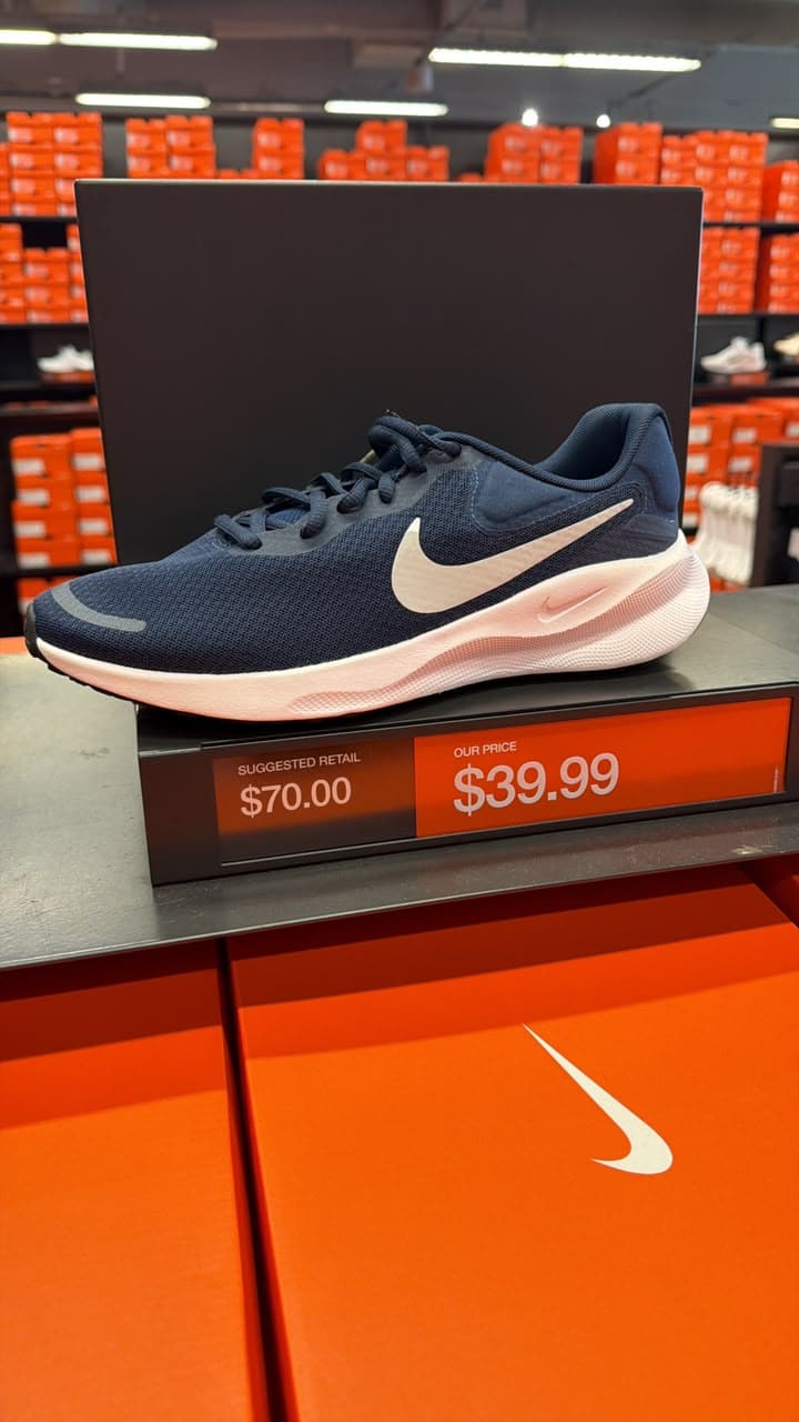 Zapatillas Nike Revolution azul marino