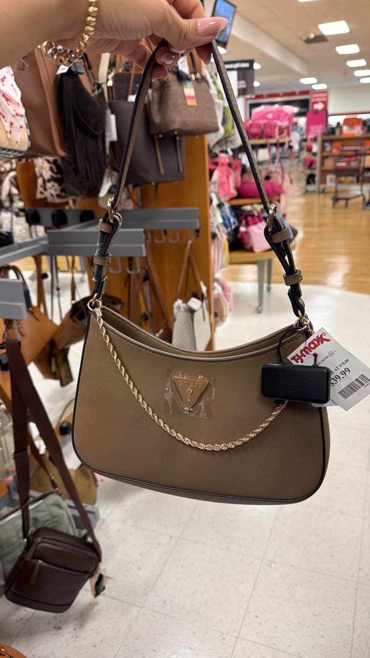 Bolso de hombro Guess con cadena