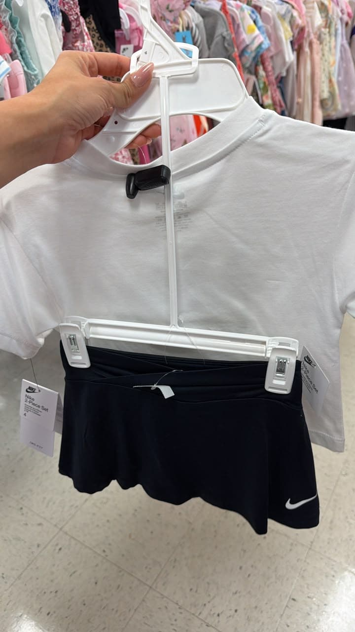 Conjunto Nike niña: polera y falda